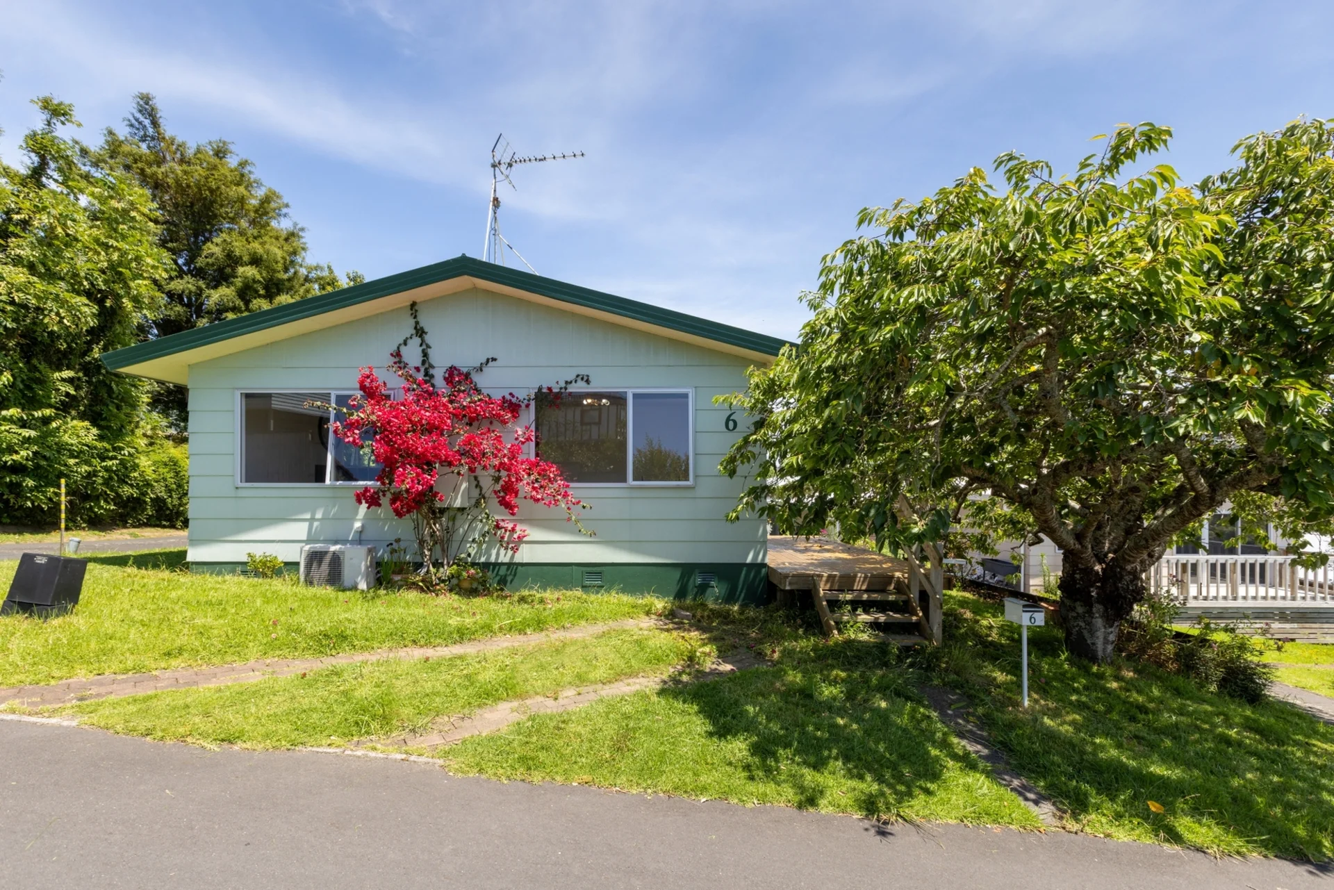 6 Byron Way