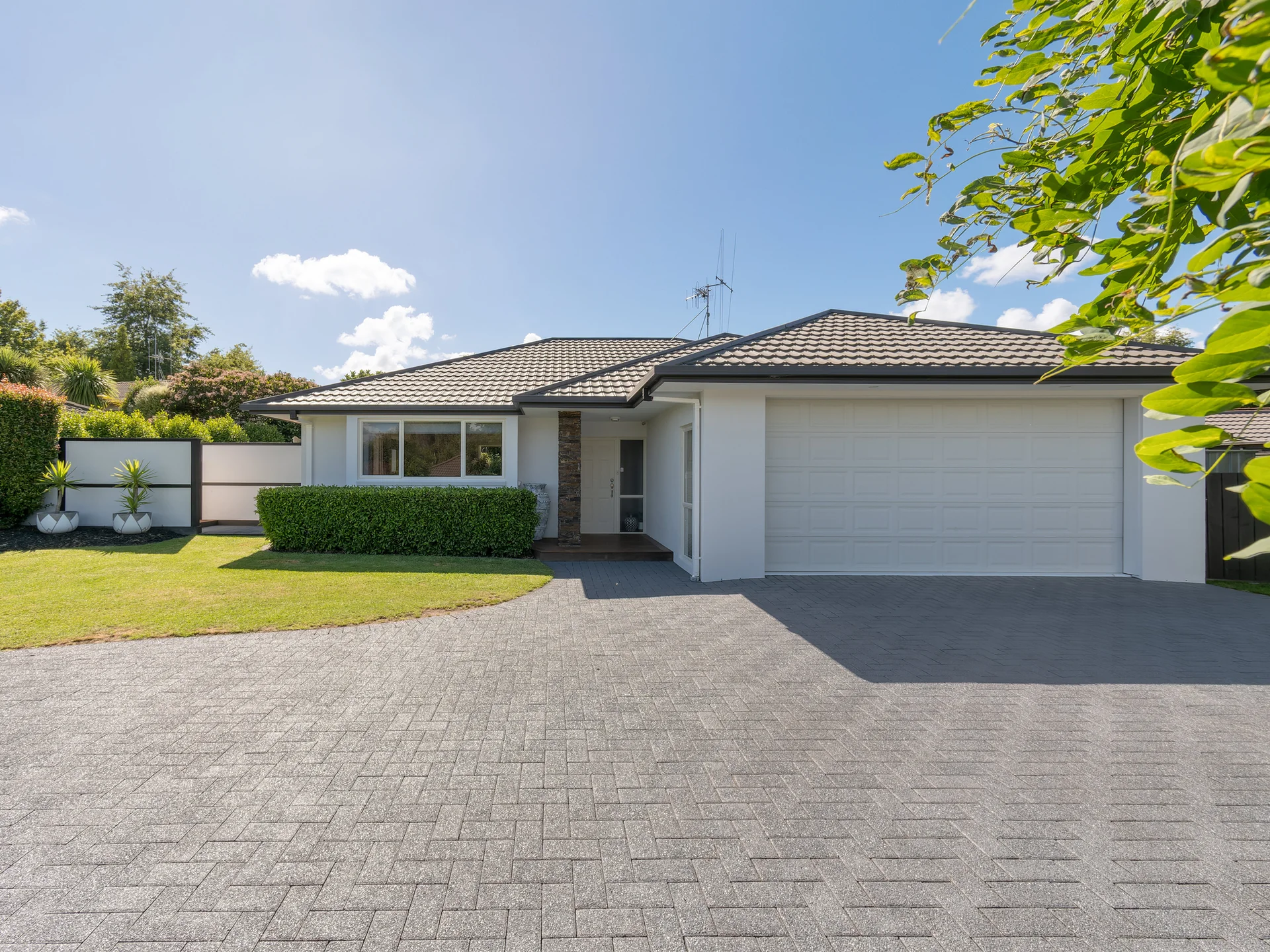 15 Acornia Close