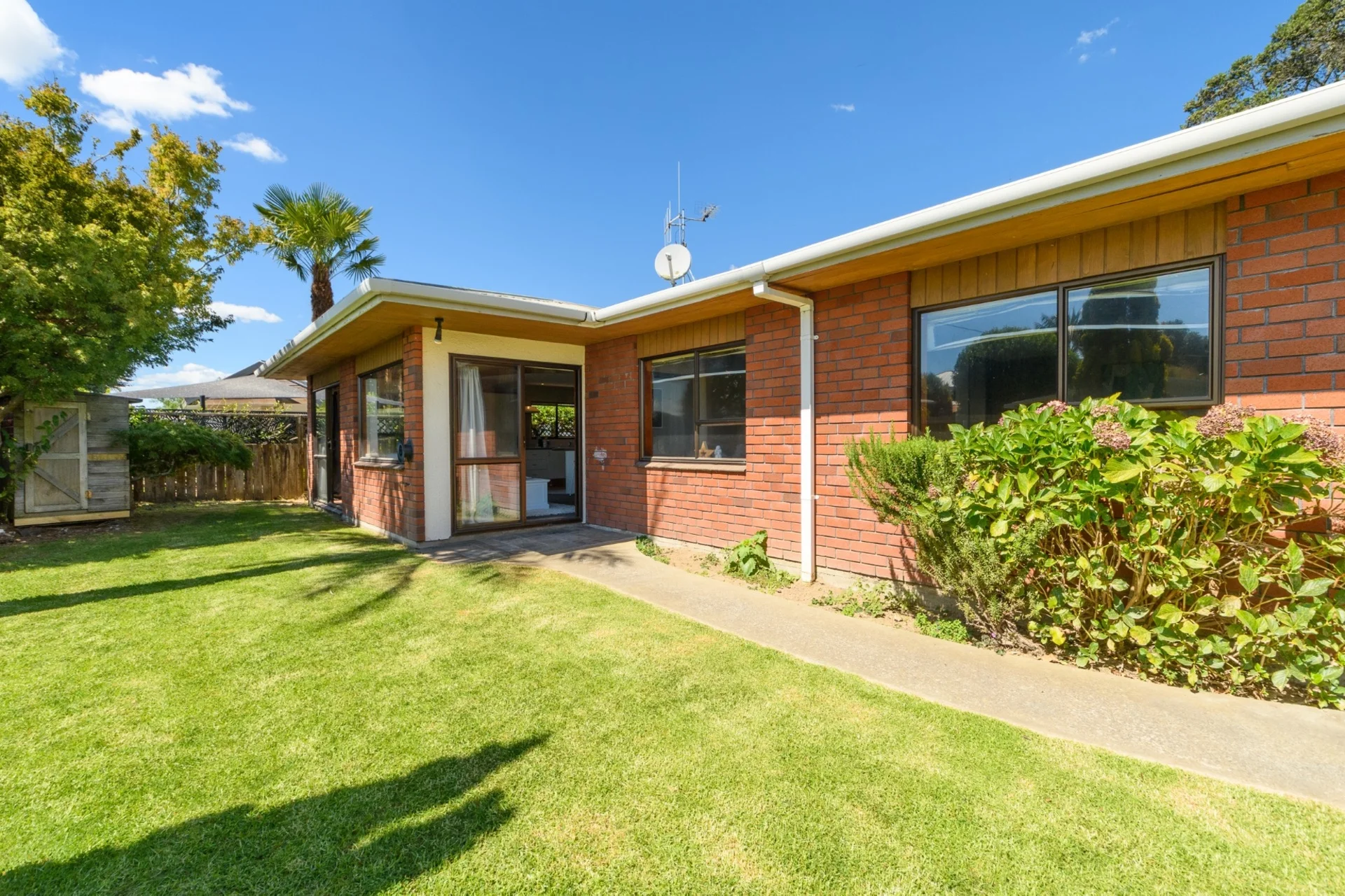 2B Hunter Way